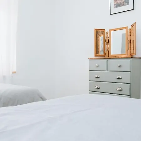 22 - The Old Workshop With Fired Wood Hot Tub *