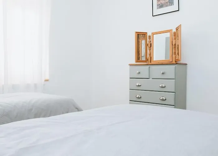 22 - The Old Workshop With Fired Wood Hot Tub *