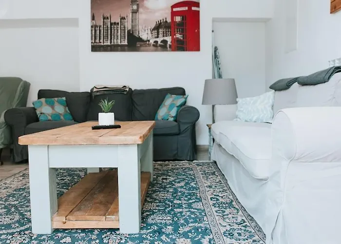 22 - The Old Workshop With Fired Wood Hot Tub